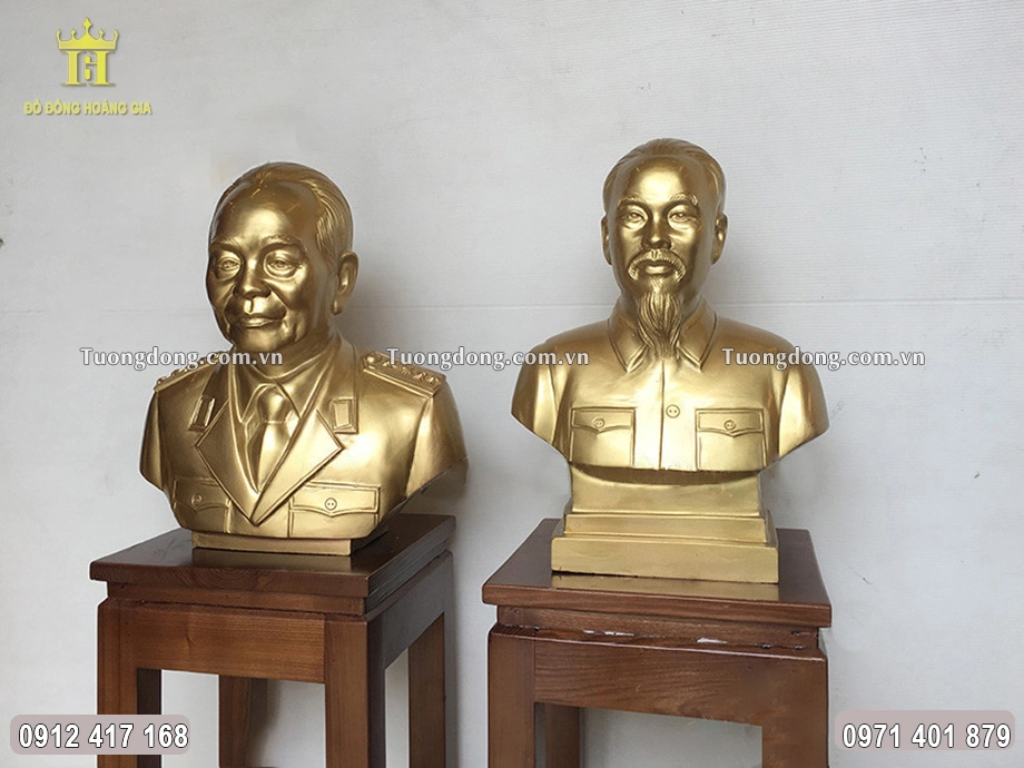 Cặp tượng đồng được đúc theo dáng bán thân
